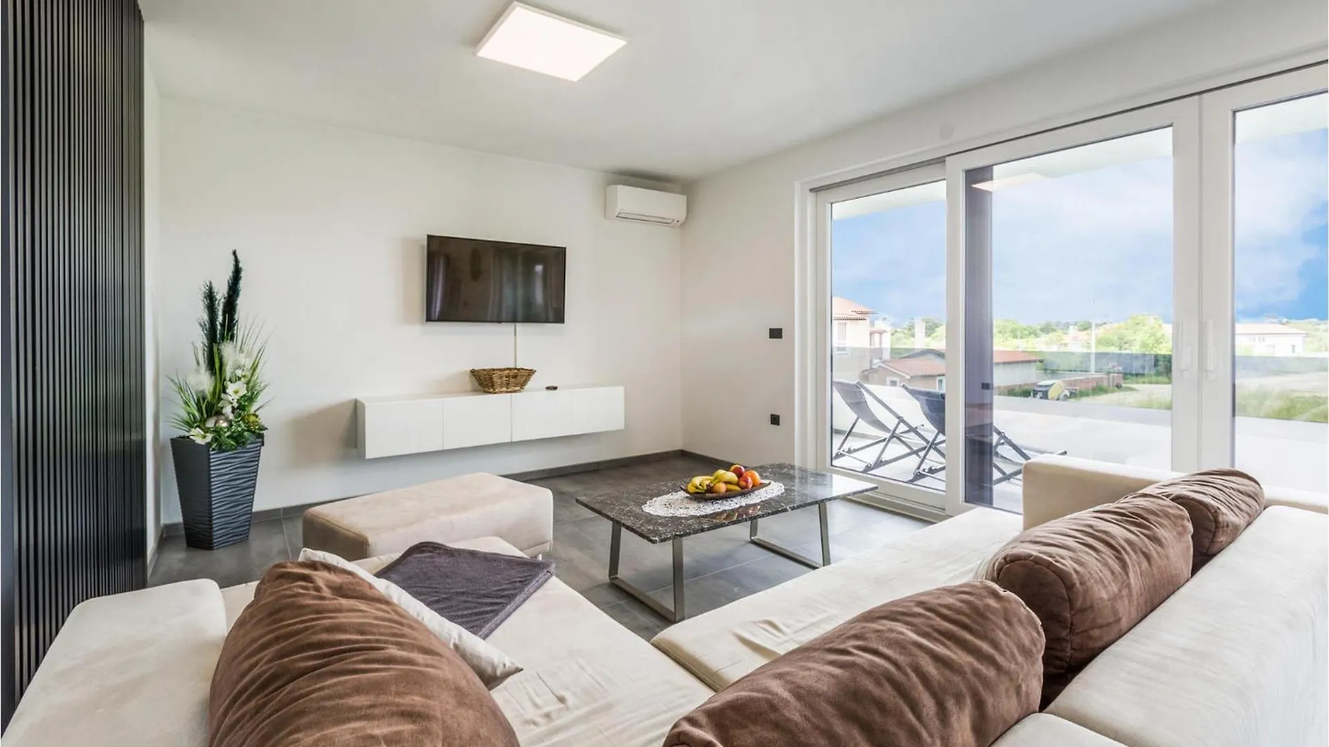 3 Bedroom Amazing Home In Valbandon 0*,